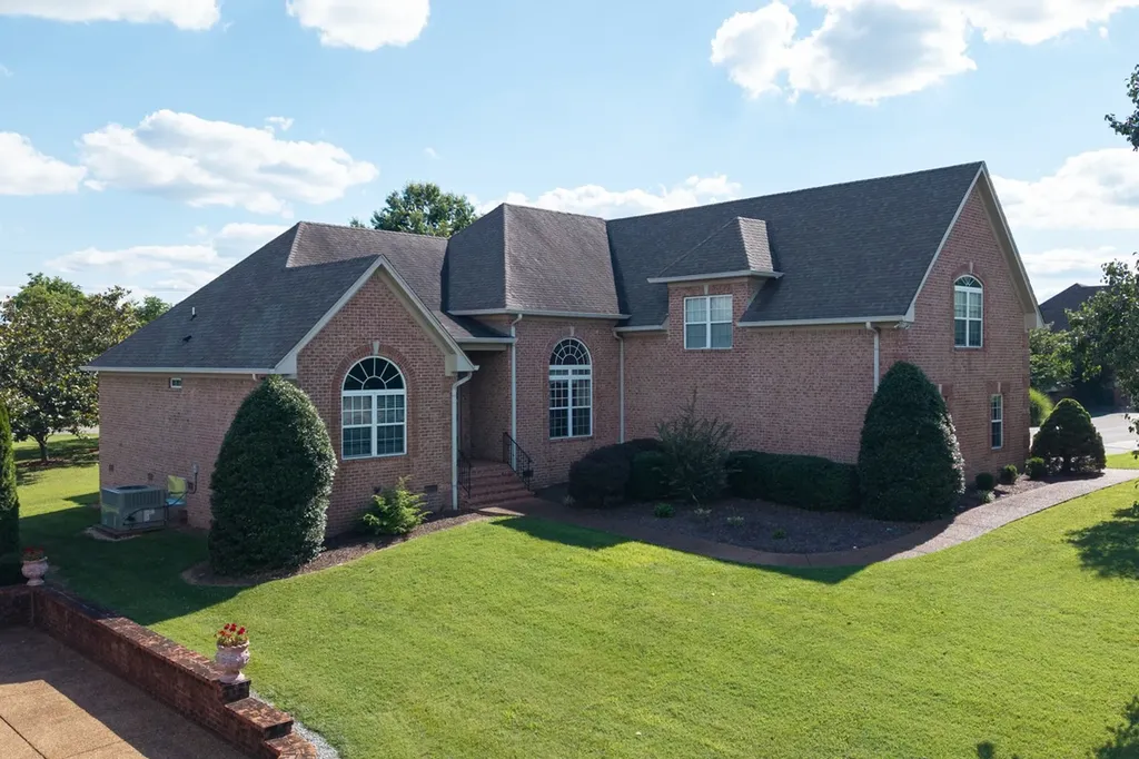 105 Robin Point Gallatin TN 37066