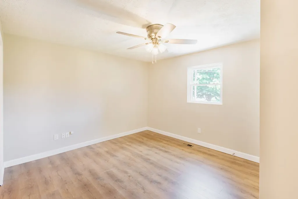 4543 S Creek Road Cookeville TN 38506