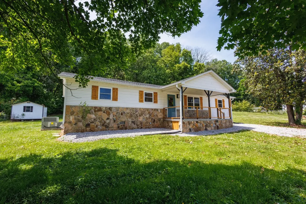 4543 S Creek Road Cookeville TN 38506