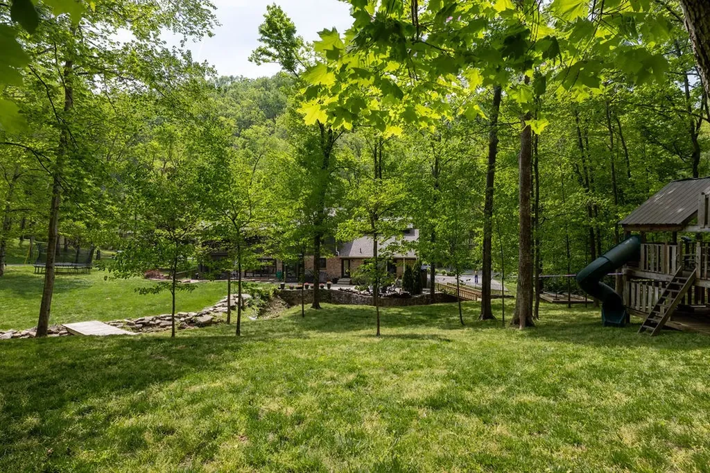 6001 Andover Drive Nashville TN 37215