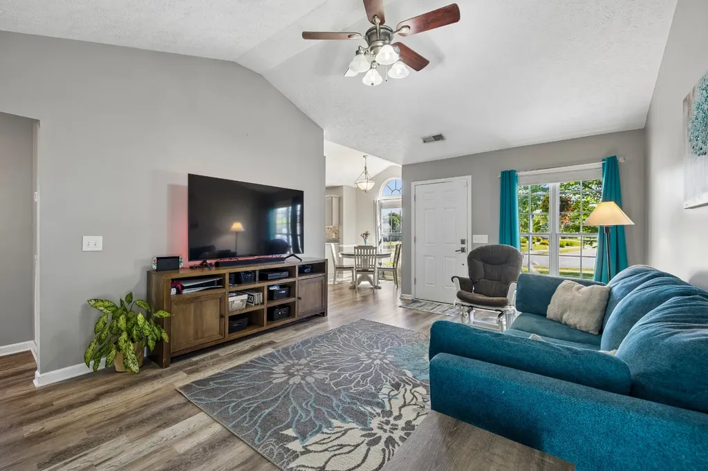 813 Magnolia Boulevard White House TN 37188