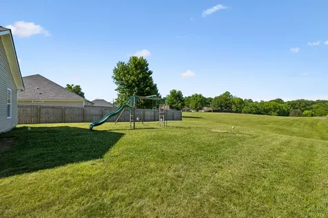 813 Magnolia Boulevard White House TN 37188