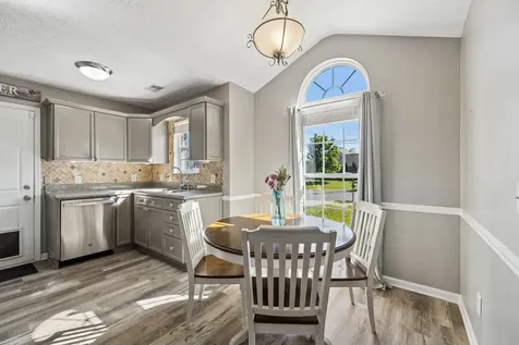 813 Magnolia Boulevard White House TN 37188