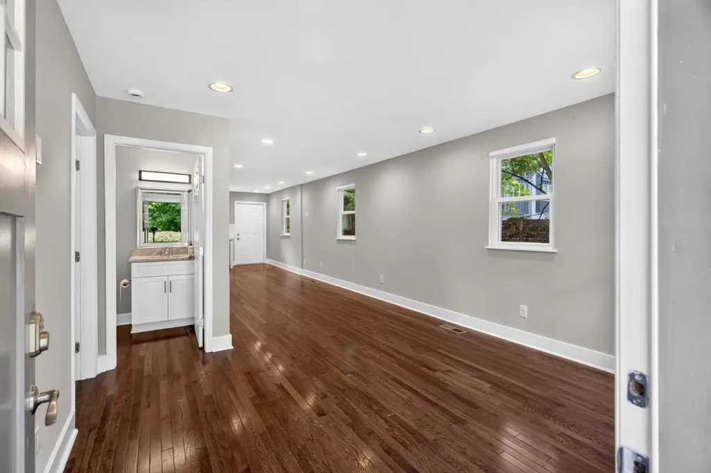 870 W Sharpe Avenue Nashville TN 37206
