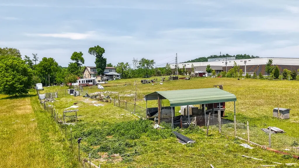 1933 Long Hollow Pike Gallatin TN 37066