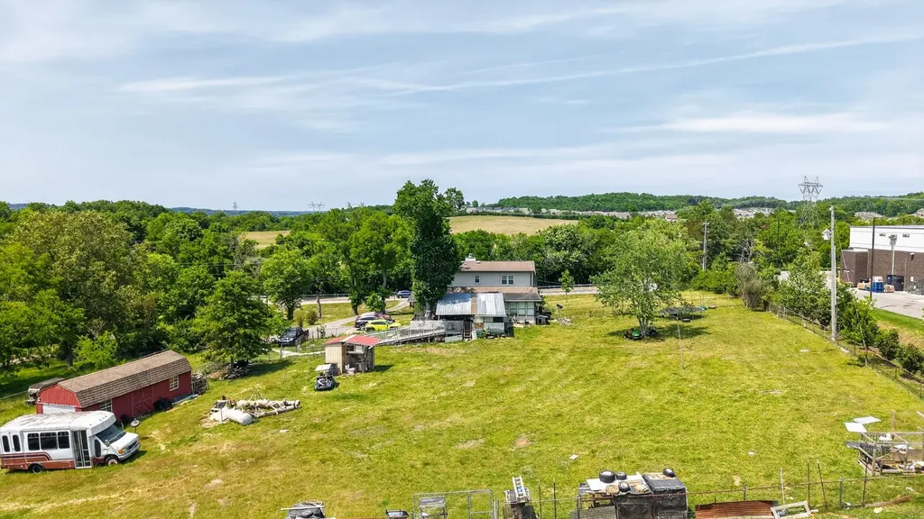1933 Long Hollow Pike Gallatin TN 37066