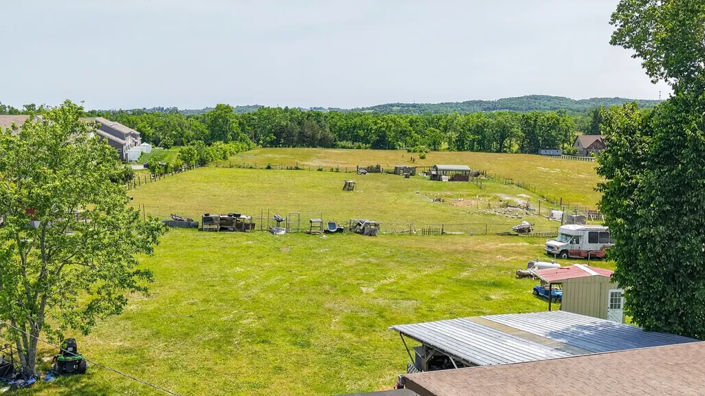 1933 Long Hollow Pike Gallatin TN 37066