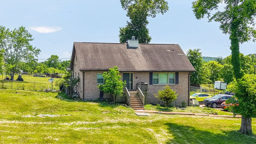 1933 Long Hollow Pike Gallatin TN 37066