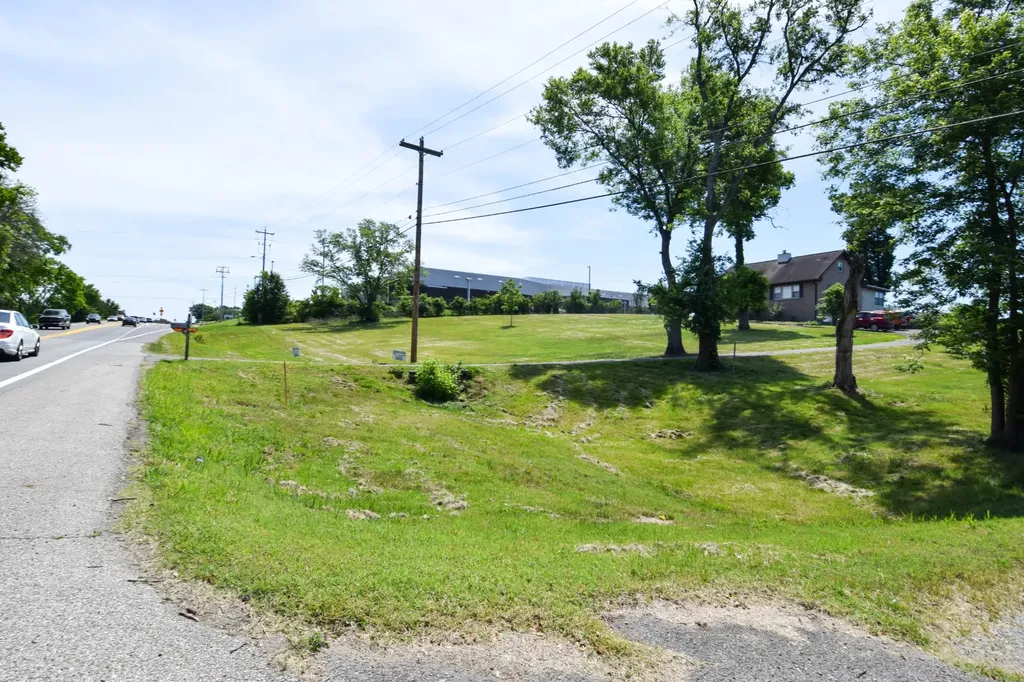 1933 Long Hollow Pike Gallatin TN 37066