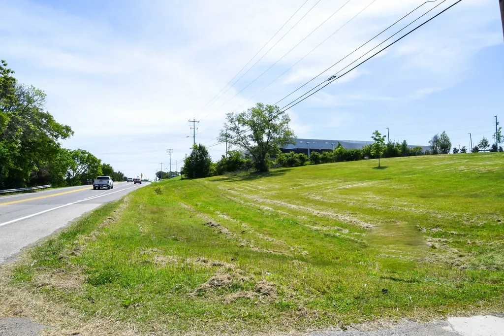 1933 Long Hollow Pike Gallatin TN 37066