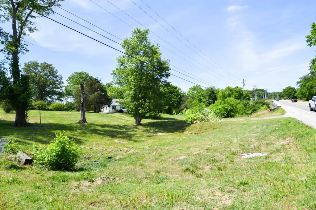1933 Long Hollow Pike Gallatin TN 37066