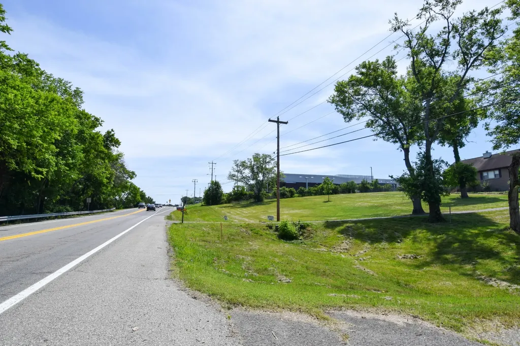 1933 Long Hollow Pike Gallatin TN 37066