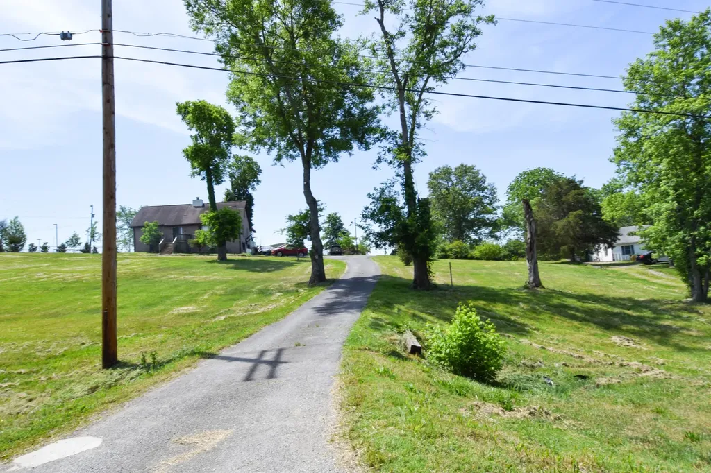 1933 Long Hollow Pike Gallatin TN 37066