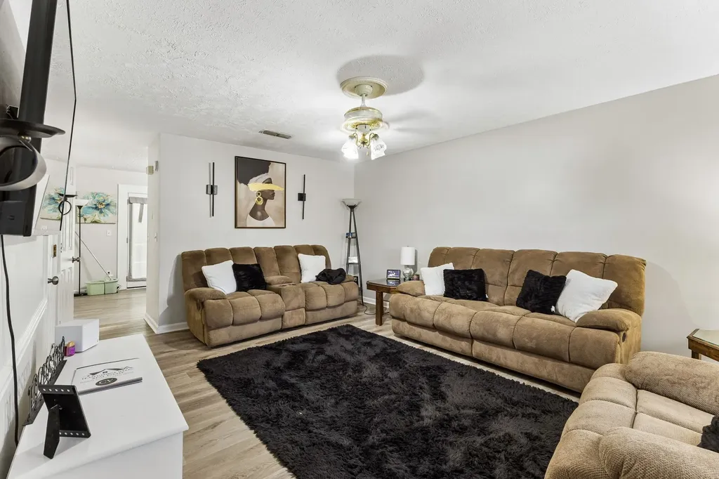 702 Enon Springs Road, W Smyrna TN 37167