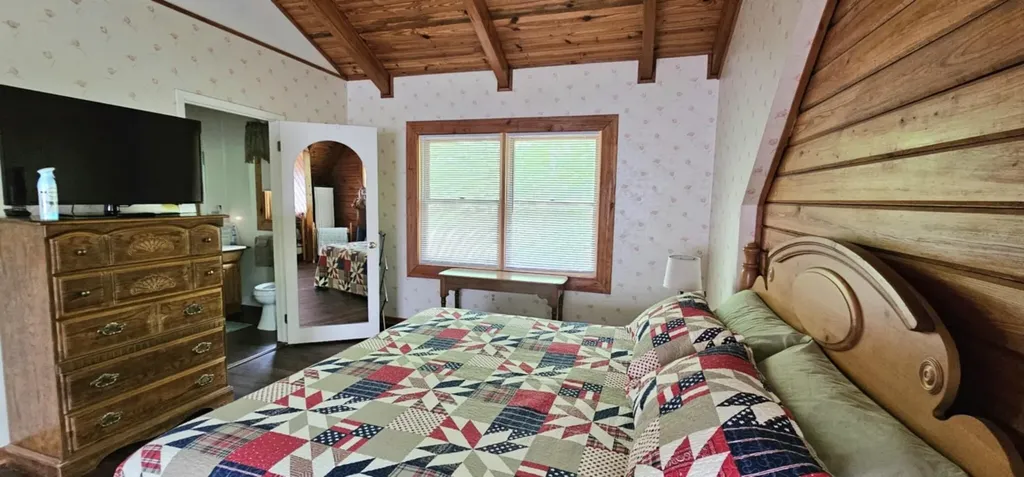 200 Peachtree Lane Tellico Plains TN 37385