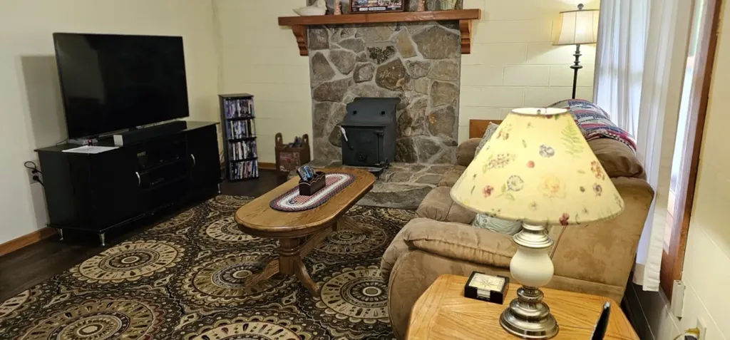 200 Peachtree Lane Tellico Plains TN 37385