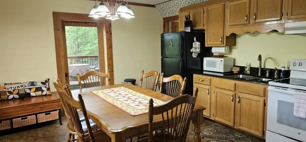 200 Peachtree Lane Tellico Plains TN 37385