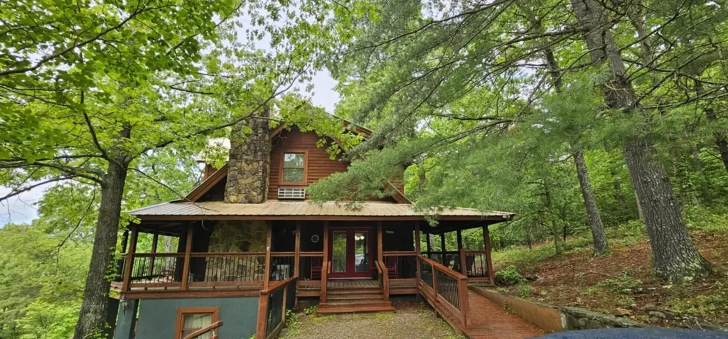 200 Peachtree Lane Tellico Plains TN 37385