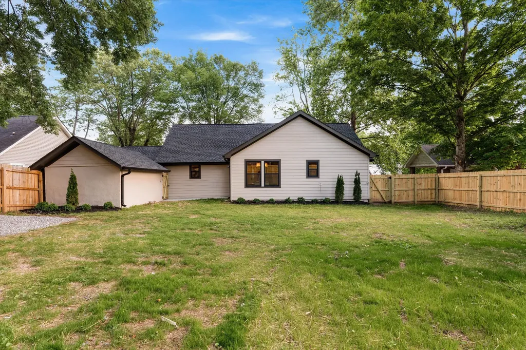 213 5th Avenue Columbia TN 38401