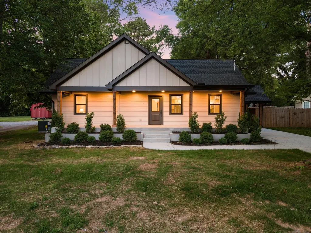 213 5th Avenue Columbia TN 38401