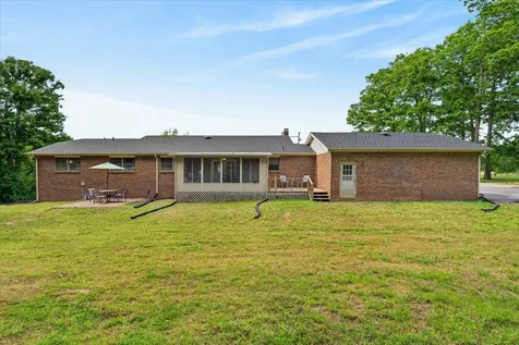 1649 N Main Street Tennessee Ridge TN 37178
