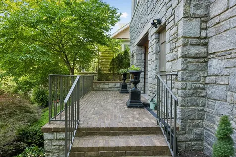 301 32nd Ave, S Nashville TN 37212