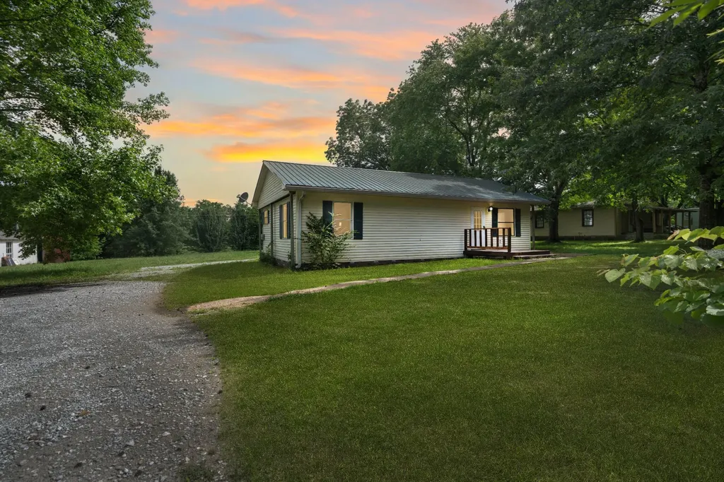 284 Watts Road New Johnsonville TN 37134