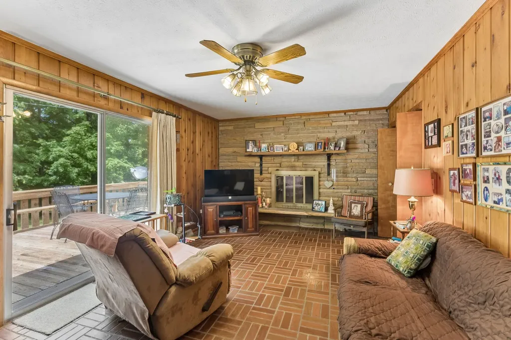 1018 Woodmont Drive Dickson TN 37055