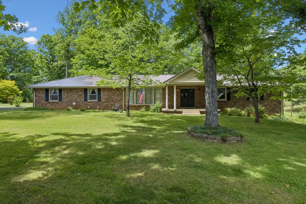 1018 Woodmont Drive Dickson TN 37055