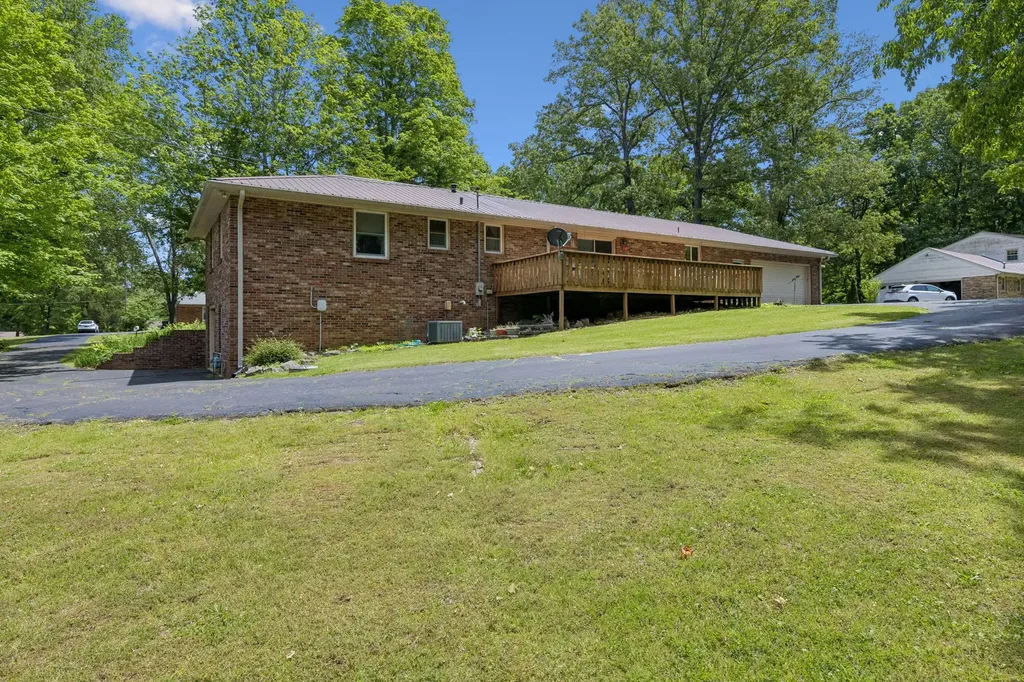 1018 Woodmont Drive Dickson TN 37055