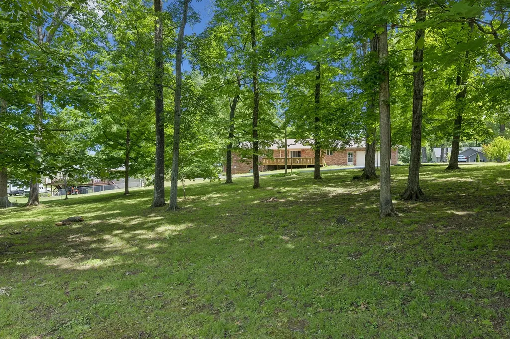 1018 Woodmont Drive Dickson TN 37055