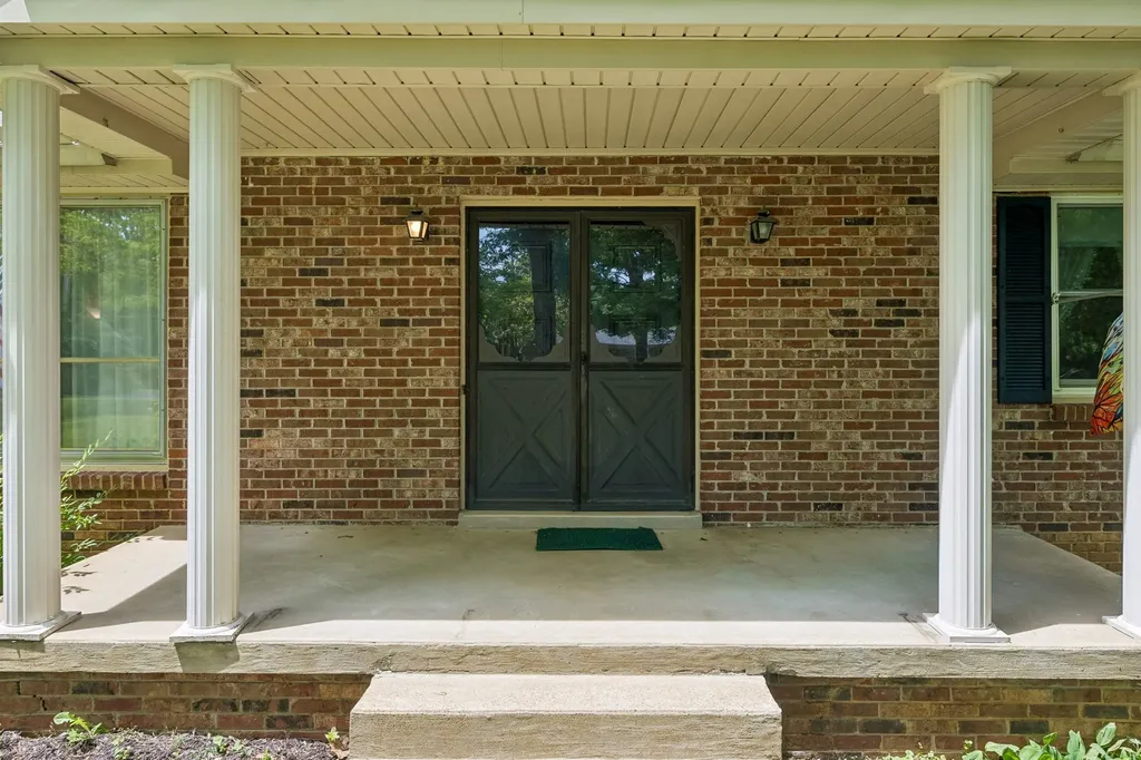 1018 Woodmont Drive Dickson TN 37055