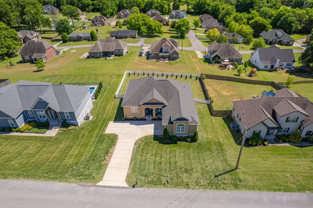 1709 Aster Drive Columbia TN 38401