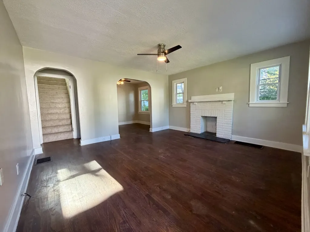 1602 Columbia Avenue Columbia TN 38401