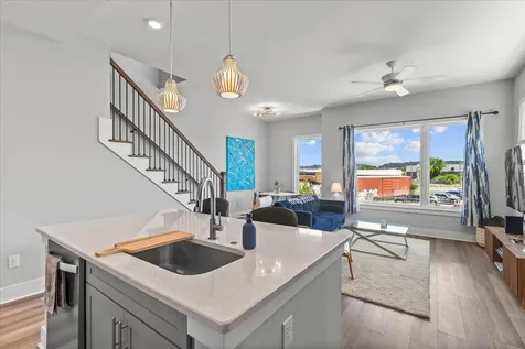 697 Burnside Place Chattanooga TN 37408