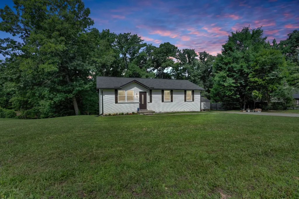 412 Hilltop Drive Clarksville TN 37040
