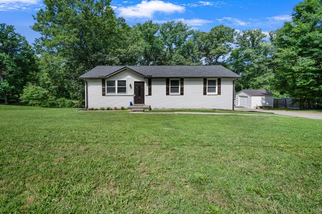 412 Hilltop Drive Clarksville TN 37040