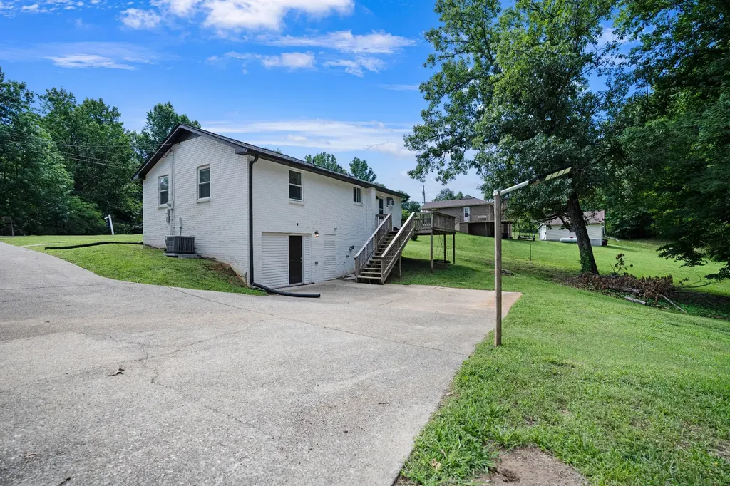 412 Hilltop Drive Clarksville TN 37040