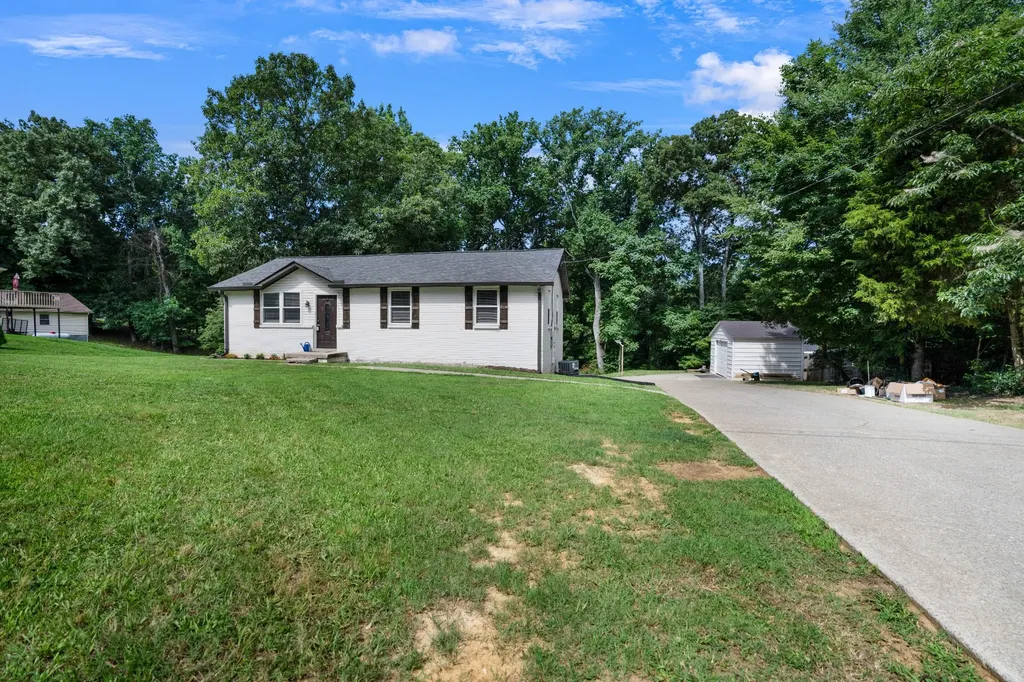 412 Hilltop Drive Clarksville TN 37040
