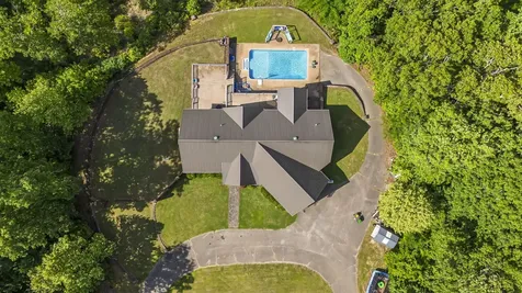 2266 S Main Street Lobelville TN 37097