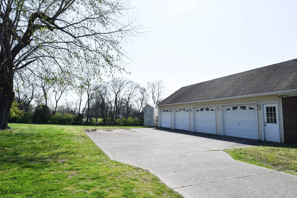 1059 Robertson Road Gallatin TN 37066