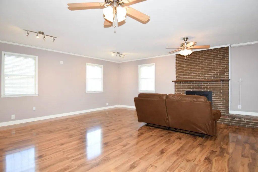 1059 Robertson Road Gallatin TN 37066