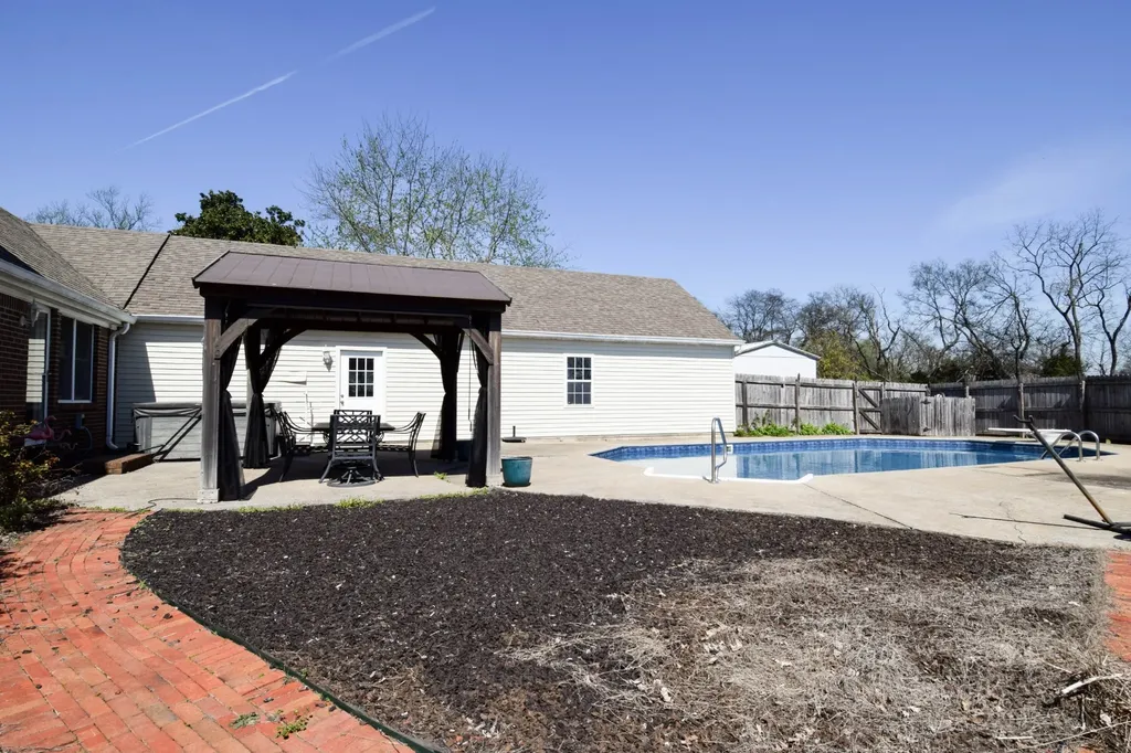 1059 Robertson Road Gallatin TN 37066