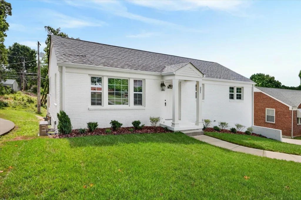 221 Clearview Drive Clarksville TN 37043