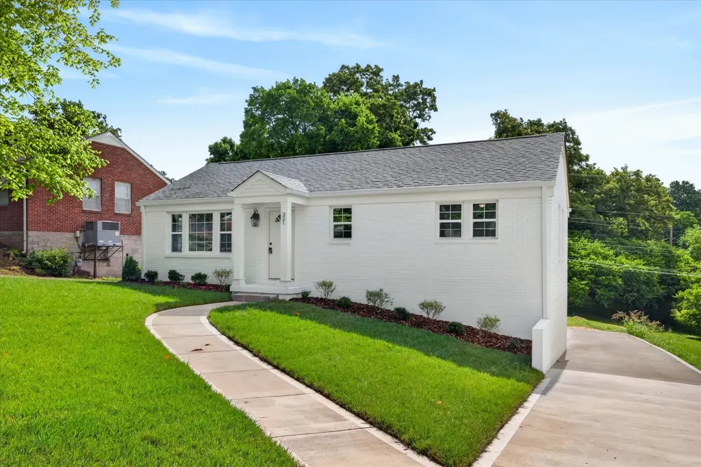 221 Clearview Drive Clarksville TN 37043