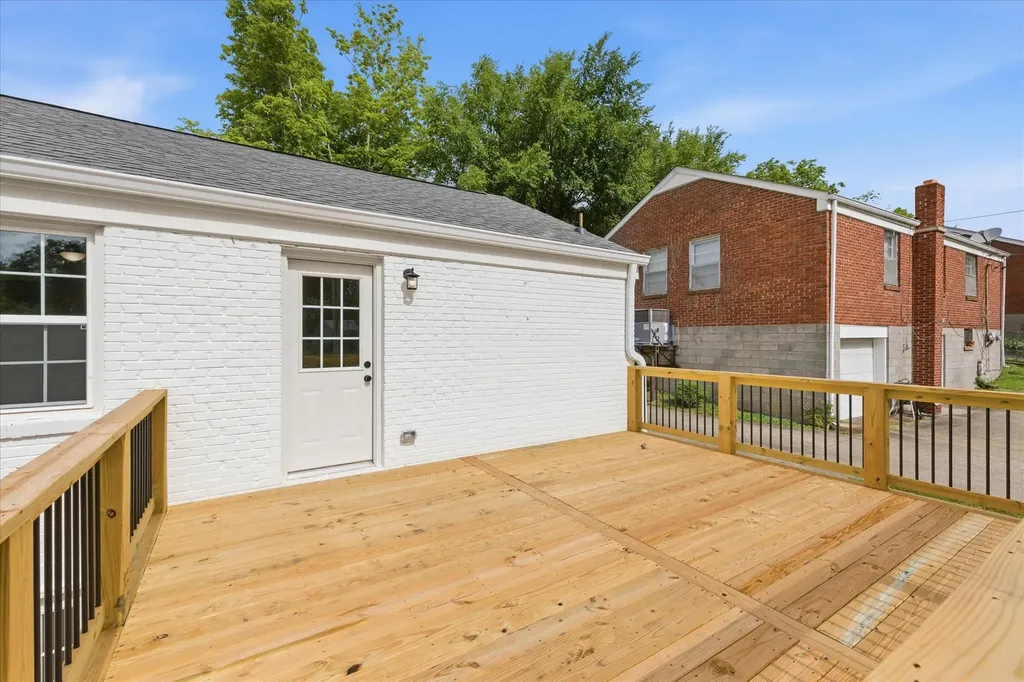 221 Clearview Drive Clarksville TN 37043
