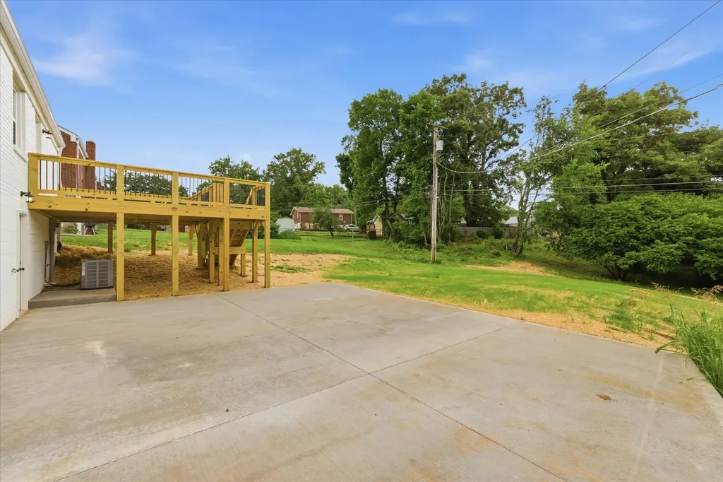 221 Clearview Drive Clarksville TN 37043