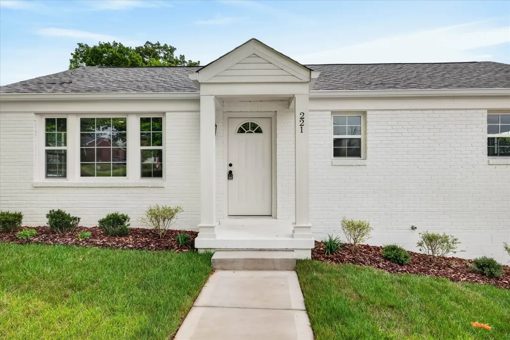 221 Clearview Drive Clarksville TN 37043