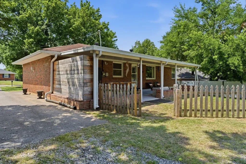 2636 Woodberry Drive Nashville TN 37214