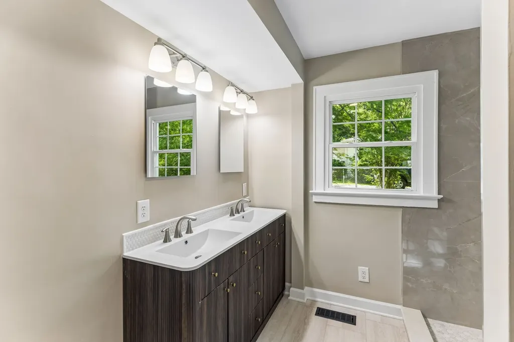 1057 Mapleash Avenue Columbia TN 38401